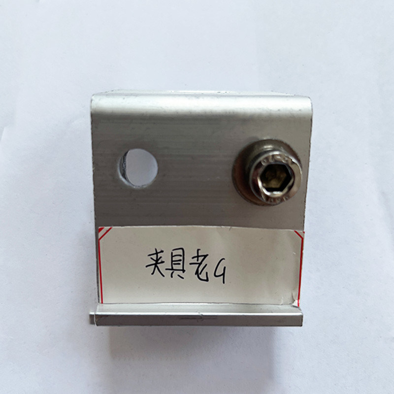 태양 전지판 장착이 쉽게 고정시키는 풍 하중 60M/S는 다른 크기를 설치합니다