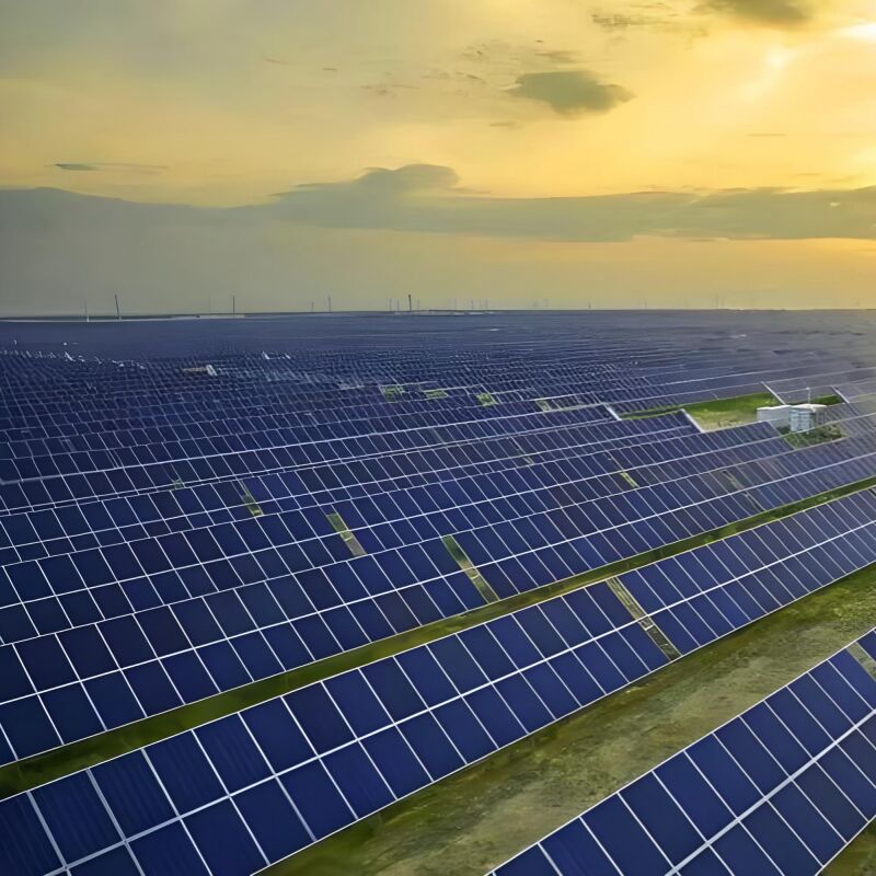 유틸리티 규모의 태양광 발전 설비를 위해 설계된 지상 태양광 장착 브래킷으로, 내구성이 뛰어난 지지대와 설치 솔루션을 제공합니다.