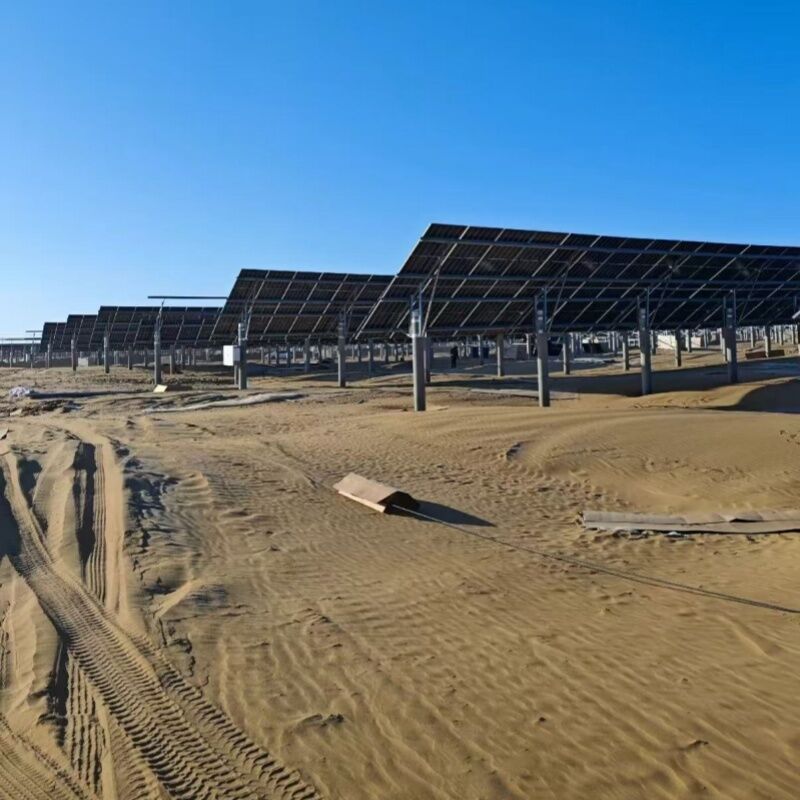 태양광 지지대용 압출 알루미늄 레일과 내구성이 뛰어난 합금강 부품을 사용한 모듈식 디자인의 지상 태양광 장착 브래킷