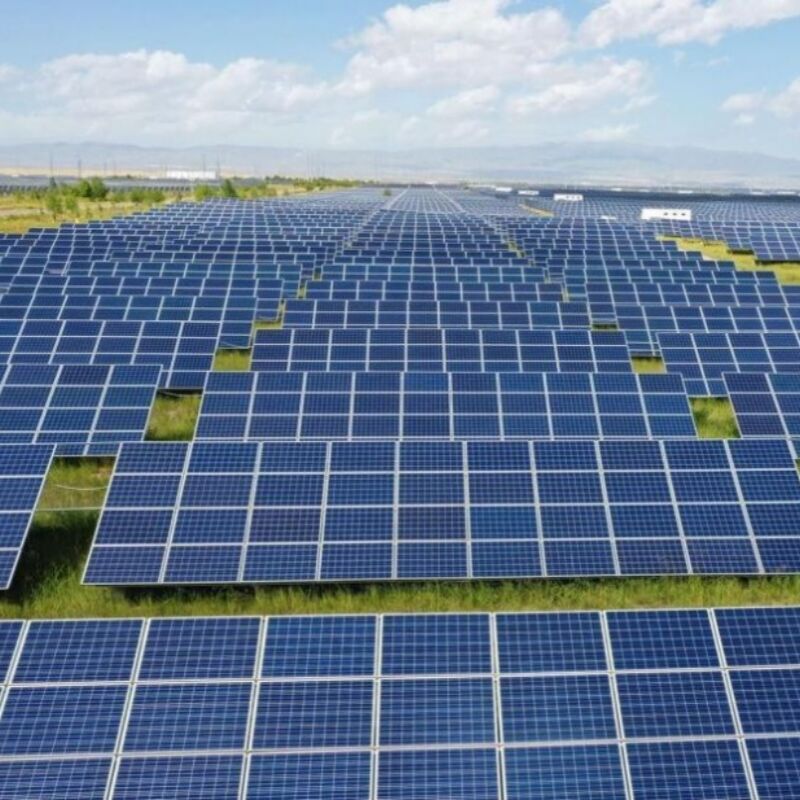 전면 기둥이 없는 디자인과 양극 산화 알루미늄 부품을 사용하여 내구성이 뛰어난 태양광 장착 솔루션을 제공하는 지상 태양광 장착 브래킷