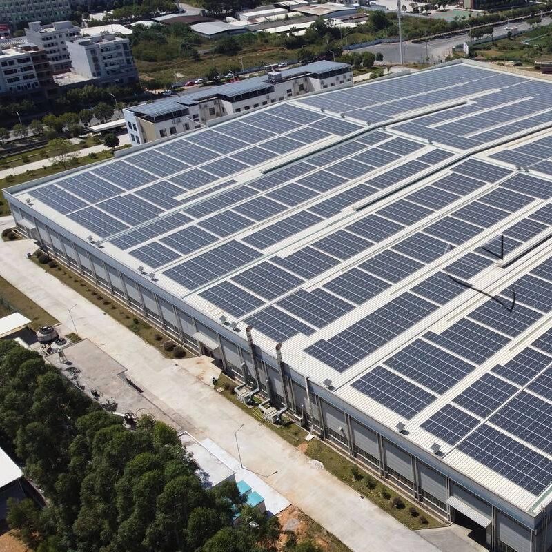 금속 지붕용으로 설계된 태양광 패널 지붕 장착 브래킷으로, 설치 솔루션을 제공하고 설치 시간과 비용을 절감합니다.